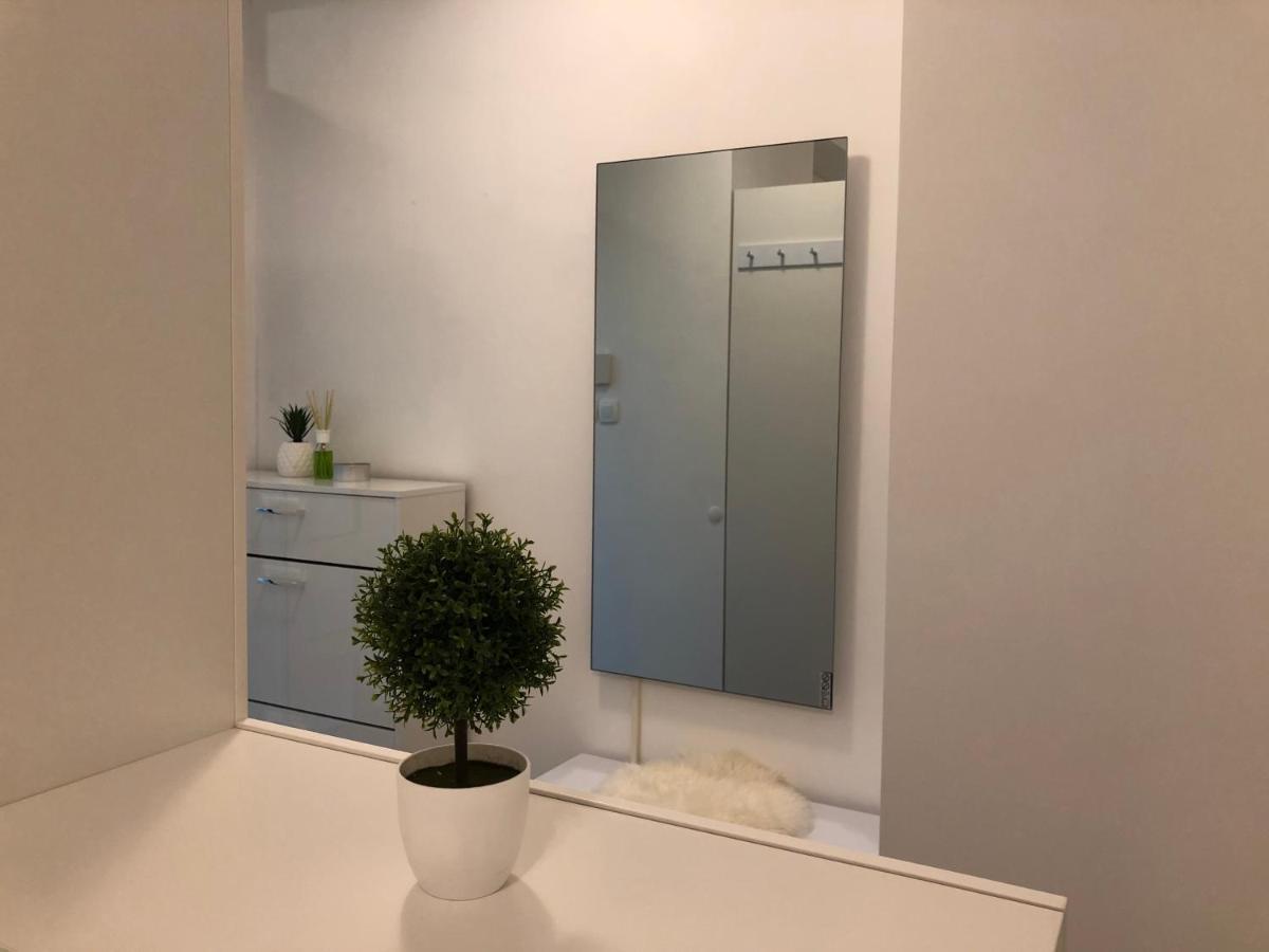 Modern Center Studio Under The Castle II Free Parking Apartment Ljubljana Exterior photo