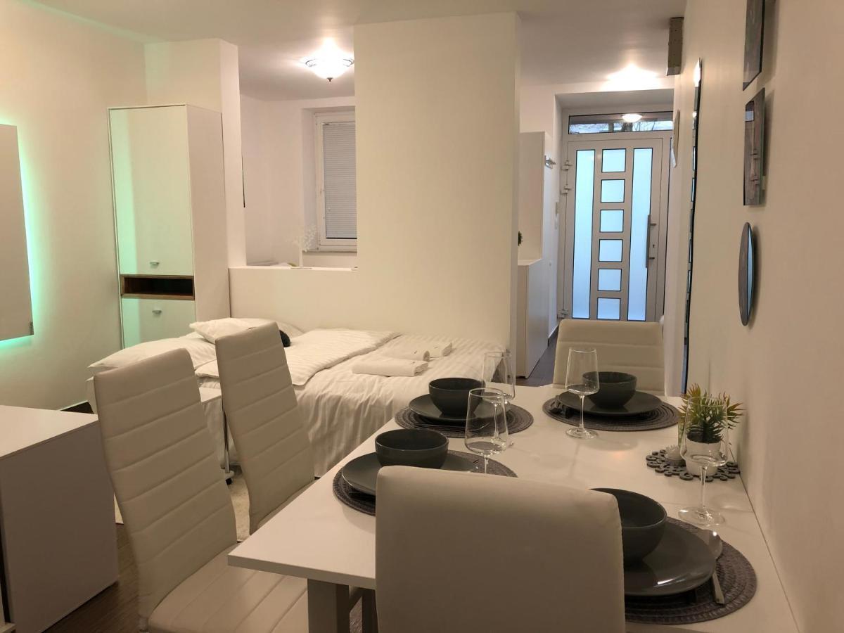 Modern Center Studio Under The Castle II Free Parking Apartment Ljubljana Exterior photo
