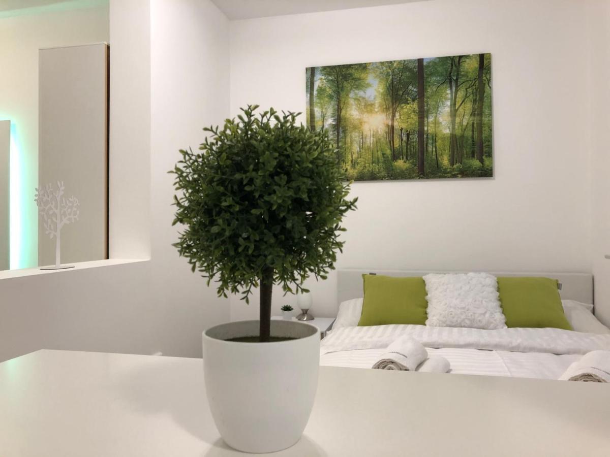 Modern Center Studio Under The Castle II Free Parking Apartment Ljubljana Exterior photo