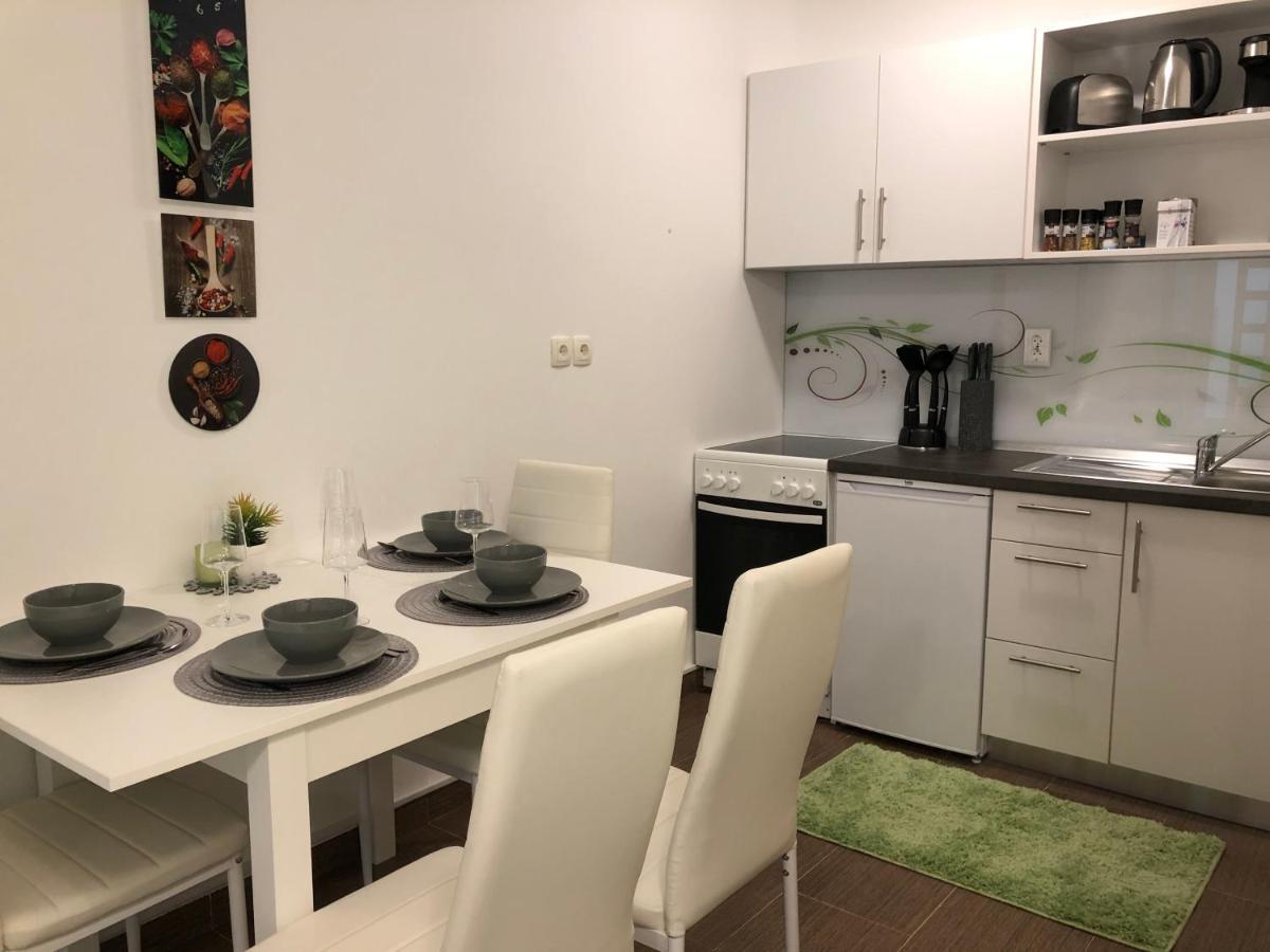 Modern Center Studio Under The Castle II Free Parking Apartment Ljubljana Exterior photo